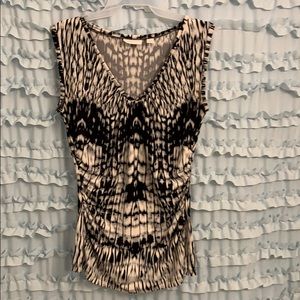 Sleeveless blouse. NY&CO. Blk,white,gray. S